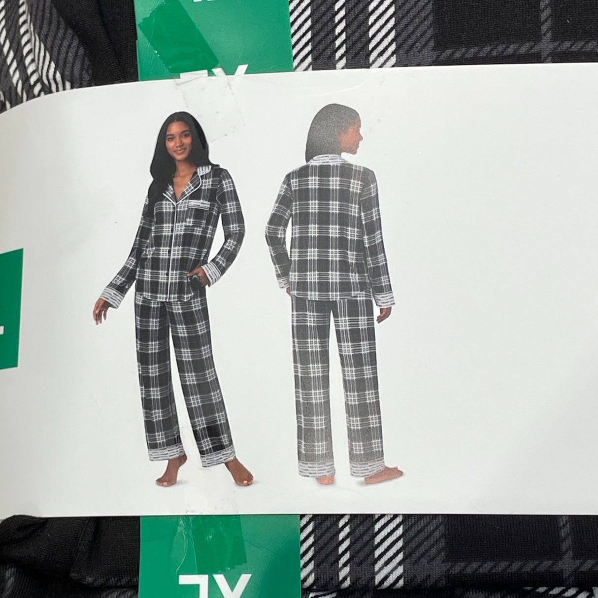 DKNY Women's 2 Piece Notched Collar Pyjama Set - Black Plaid SIZE - Extra Large