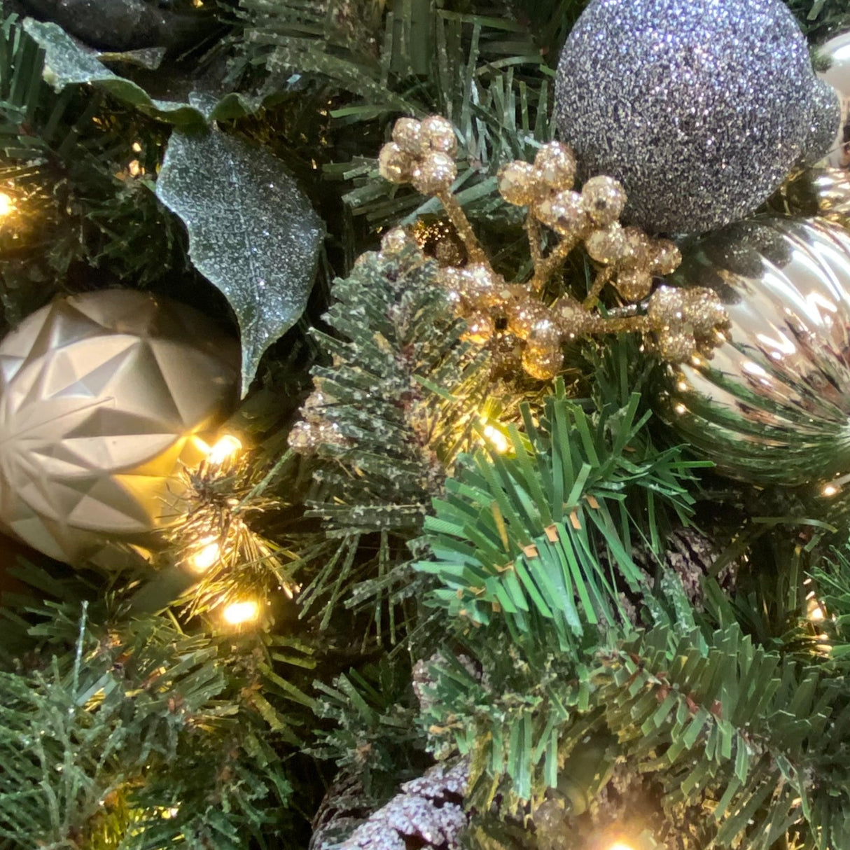 CGH Pre-Lit LED Garland - Gold - 2.7m