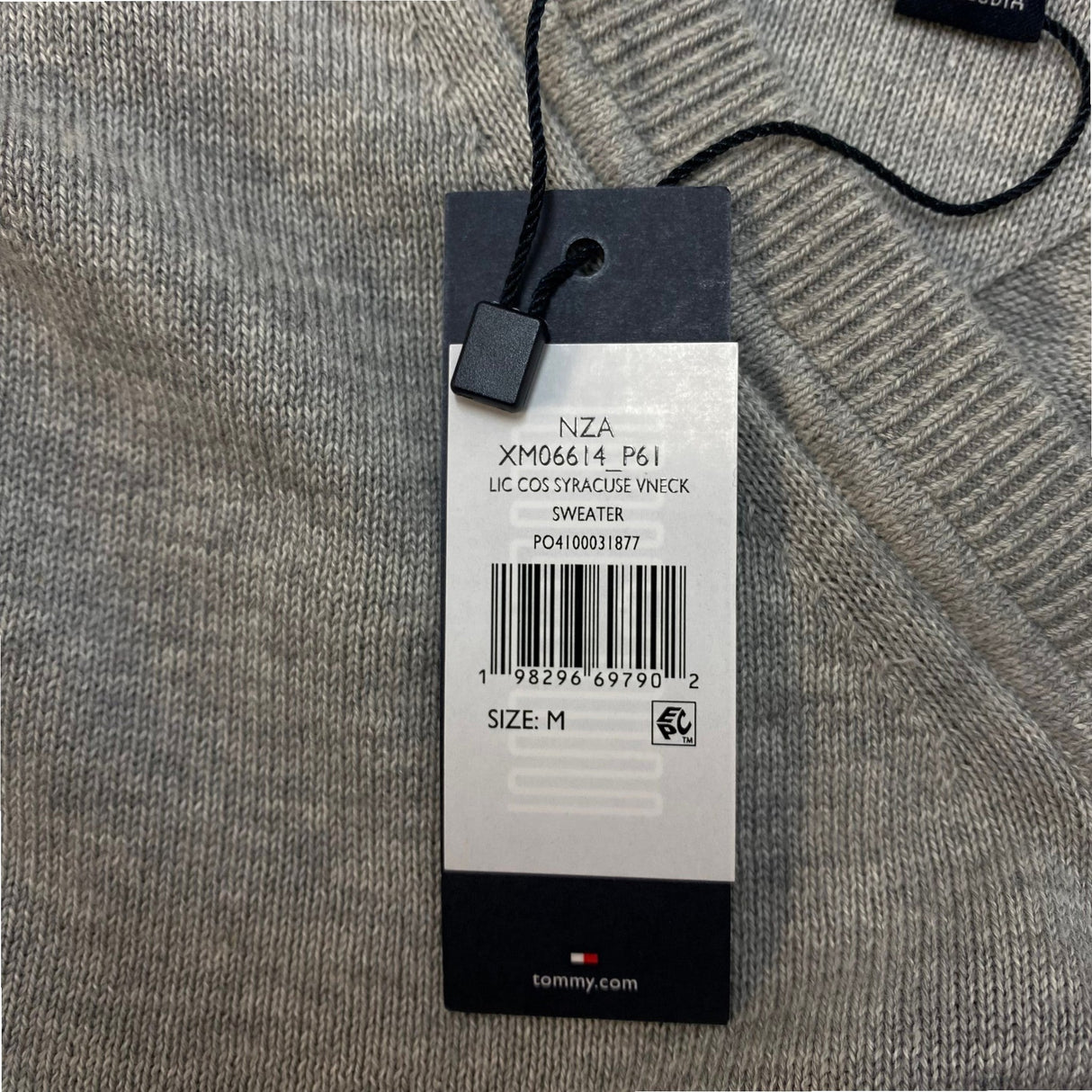 Tommy Hilfiger Men's Syracuse V Neck Sweater SIZE - Medium