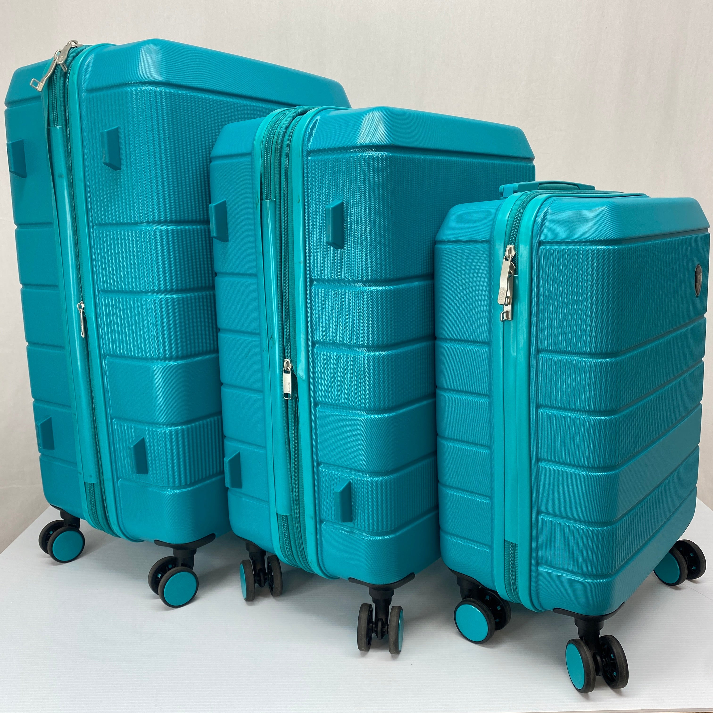 Heys Neo 3 Piece Hardside Luggage Set Medium suitcase Handle jammed/st