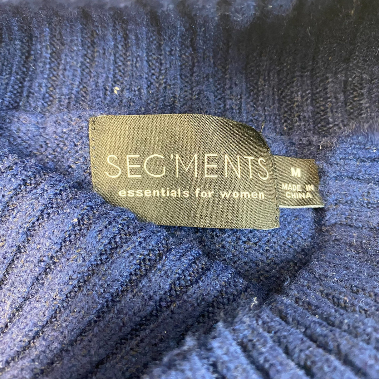 Segments Women's Essential Knitted Sweater SIZE - Medium