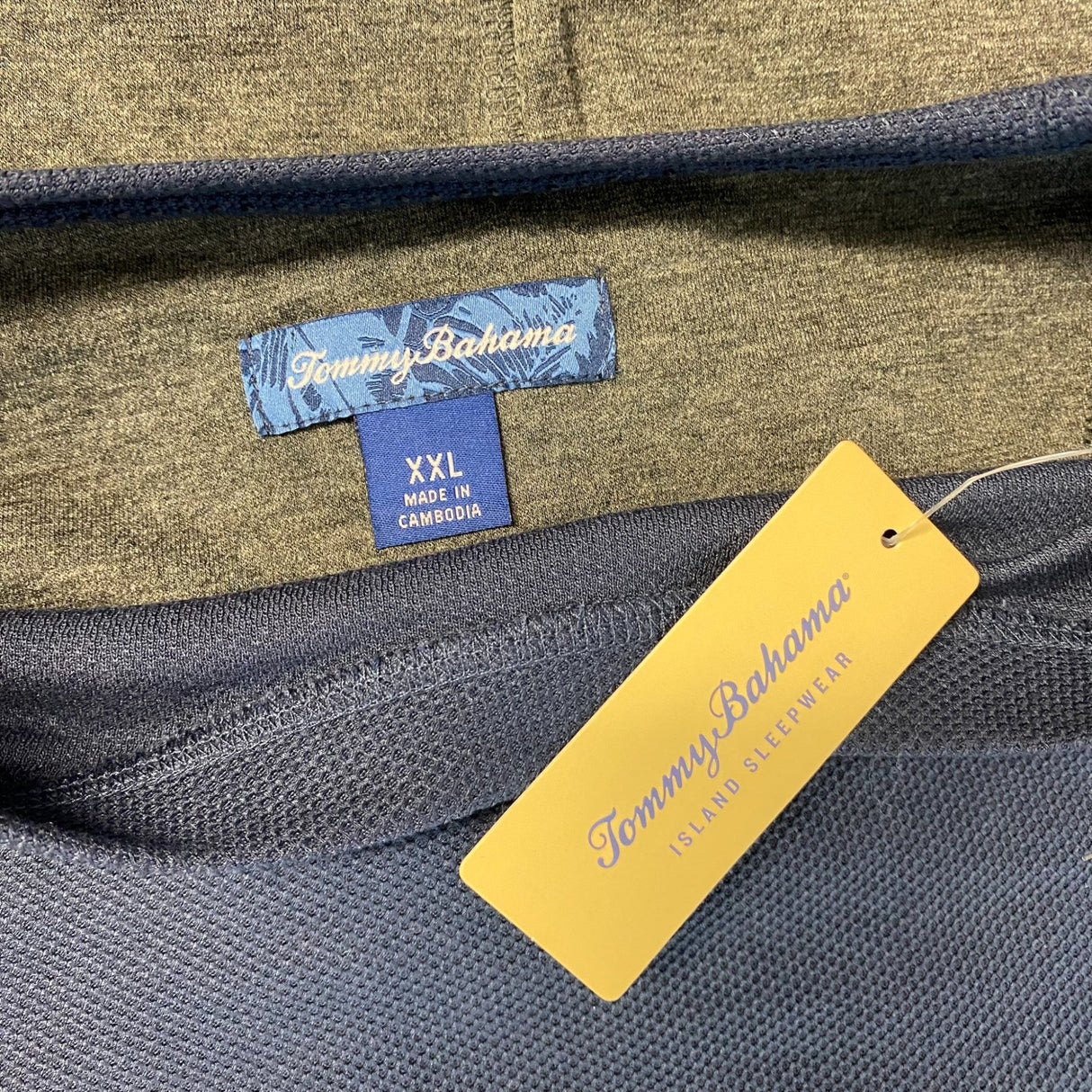 Tommy Bahama Men's 2 Piece Pyjama Set SIZE - XXL