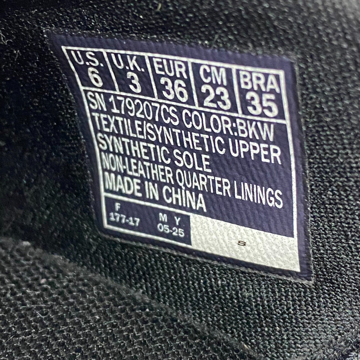 Skechers Women's Swift Fit Bountiful Hands Free Sneakers SIZE - 36