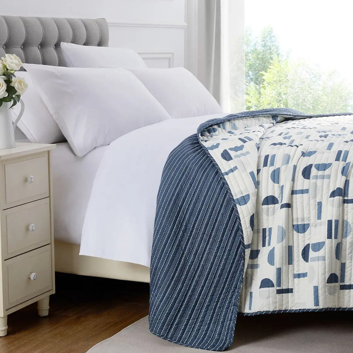 Fraiche Maison Microfiber Quilt - Queen - Half Moon