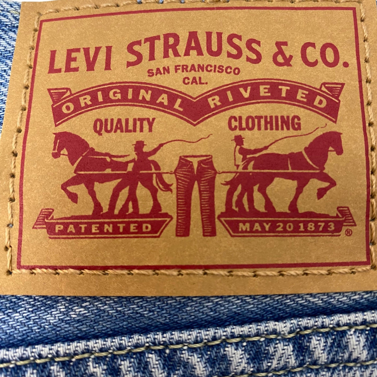 Levis Women's Low Pro Straight Jeans SIZE - 34