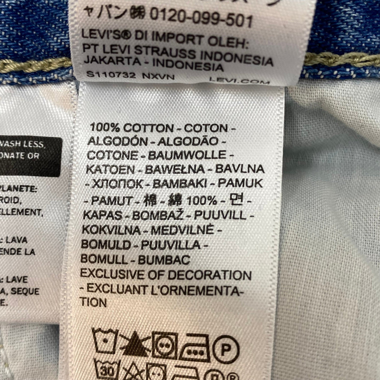 Levis Women's Low Pro Straight Jeans SIZE - 34
