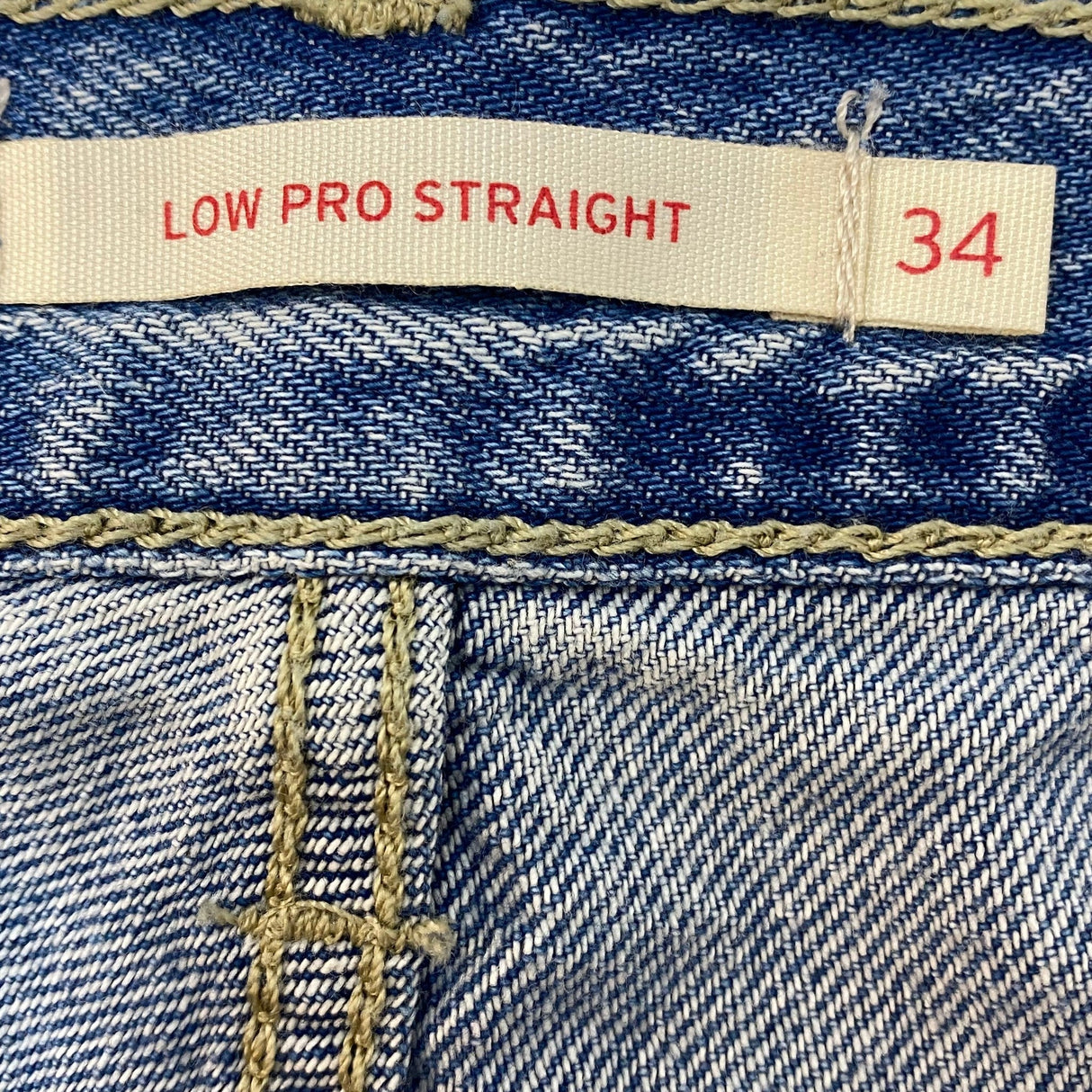 Levis Women's Low Pro Straight Jeans SIZE - 34