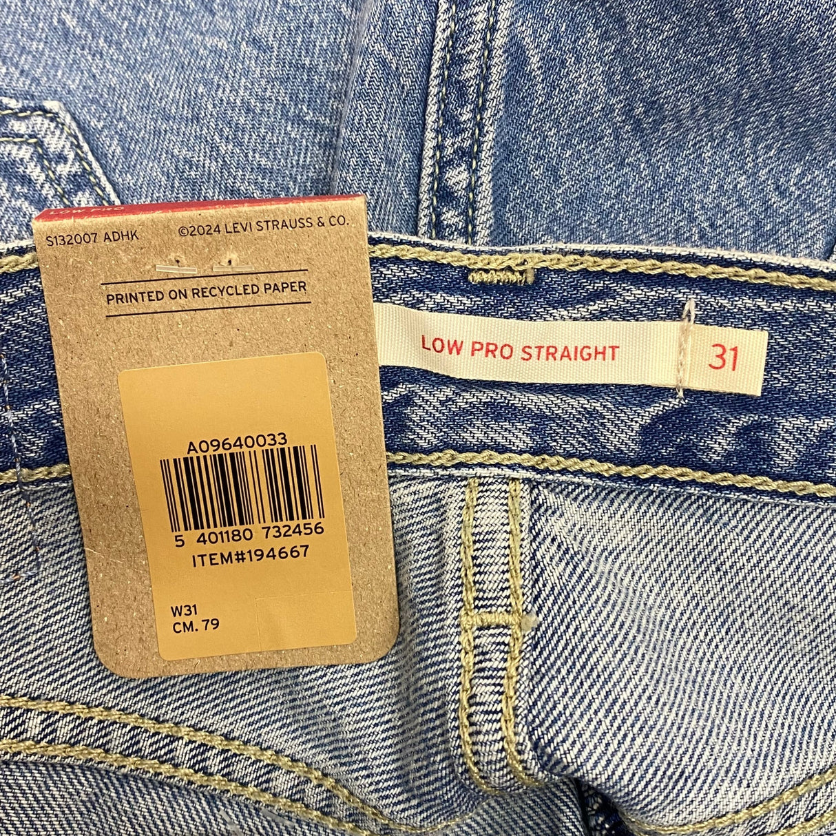 Levis Women's Low Pro Straight Jeans SIZE - 31