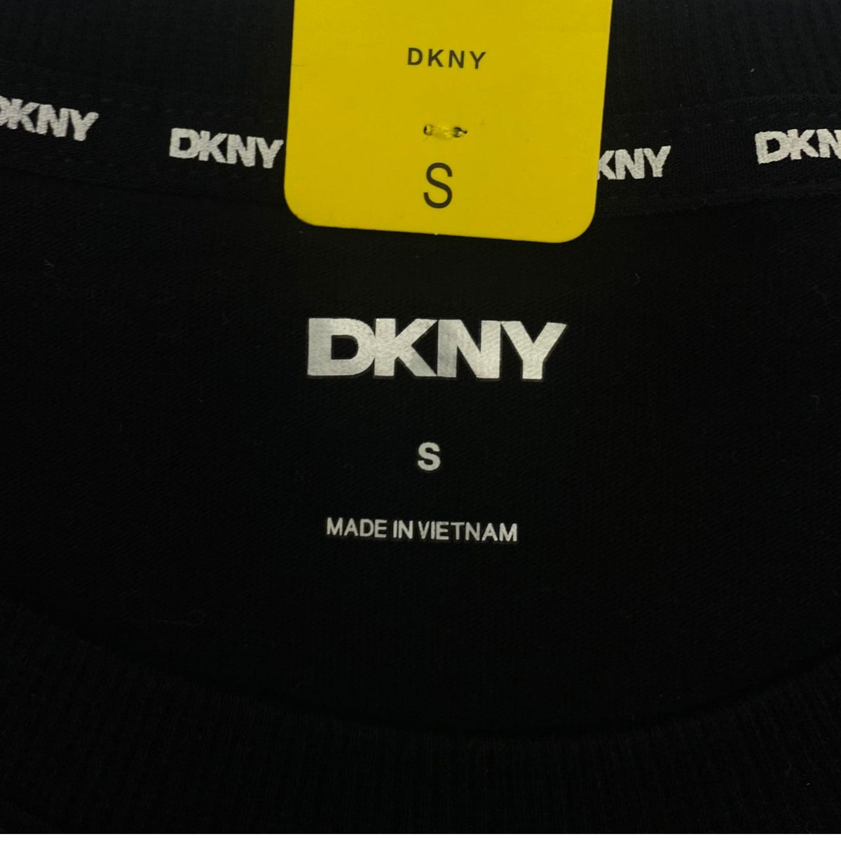 DKNY Men's Embroidered Logo Tee SIZE - Small